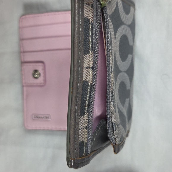 Coach RARE Charcoal Grey Gray And Pink Coin Purse Signature C - Picture 3 of 8